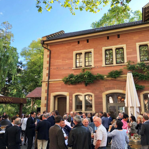06_Web_Weingut-Winning_Innenhof.jpg