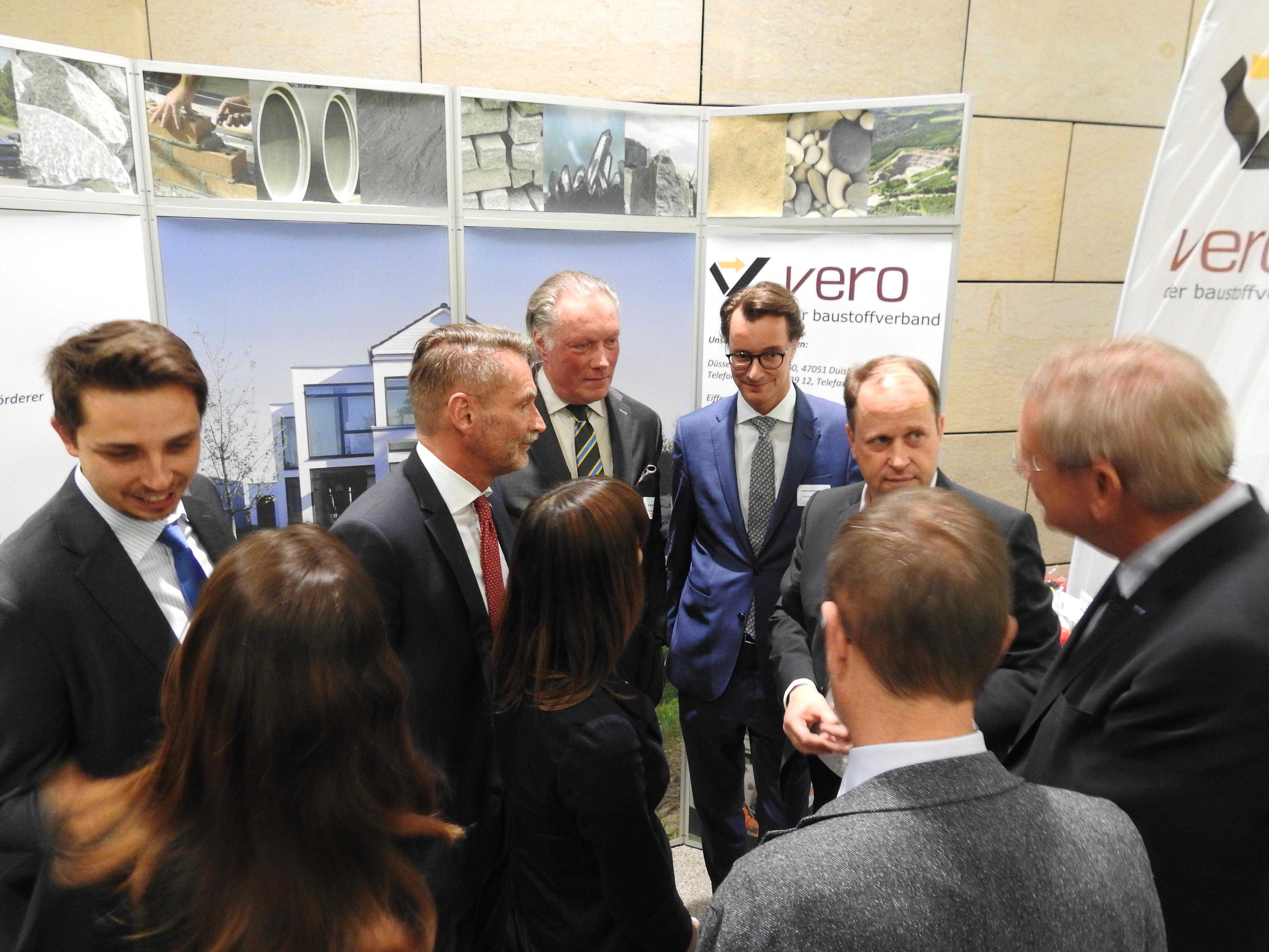 Pressefoto_2018-04-25_Parlaabend_unternehmer-nrw_Messestand_Wuest_04_Web.jpg