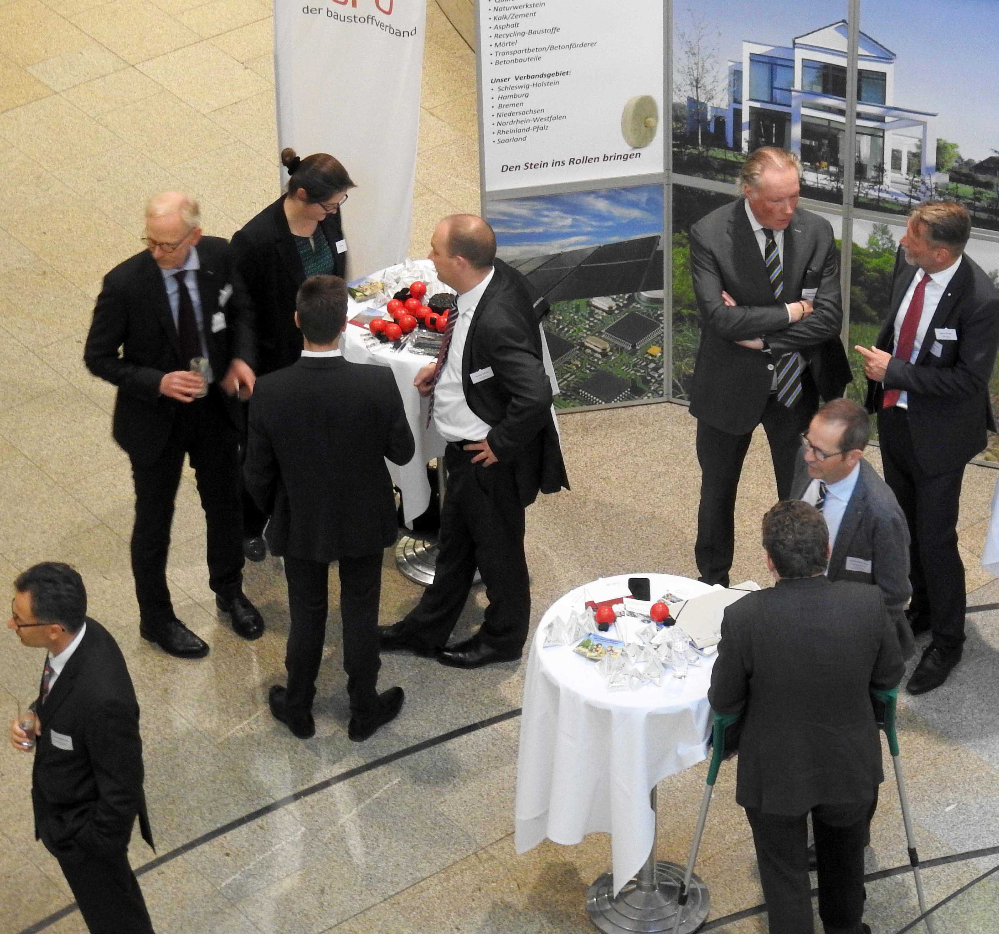 Pressefoto_2018-04-25_Parlaabend_unternehmer-nrw_Messestand_Vogelperspektive_04_Web.jpg