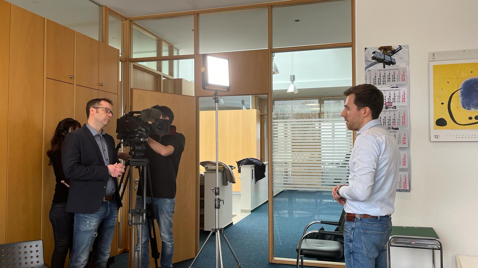 Alexander Groß beim SWR-Interview bei Armin Hippert GmbH